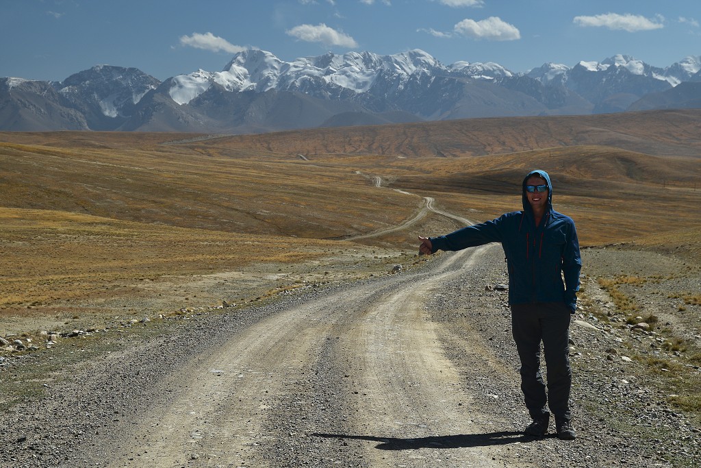 Kyrgyzstán - Upper Naryn Valley s čínským hranič. hřebenem 